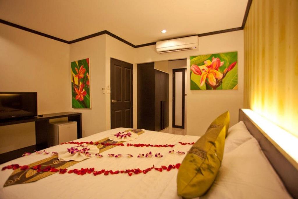 Kata Green Beach Hotel エクステリア 写真