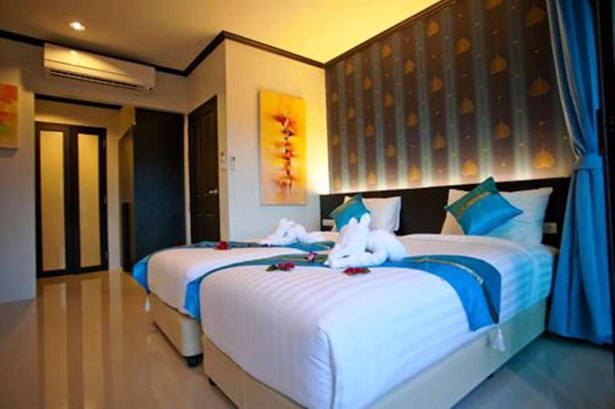 Kata Green Beach Hotel エクステリア 写真