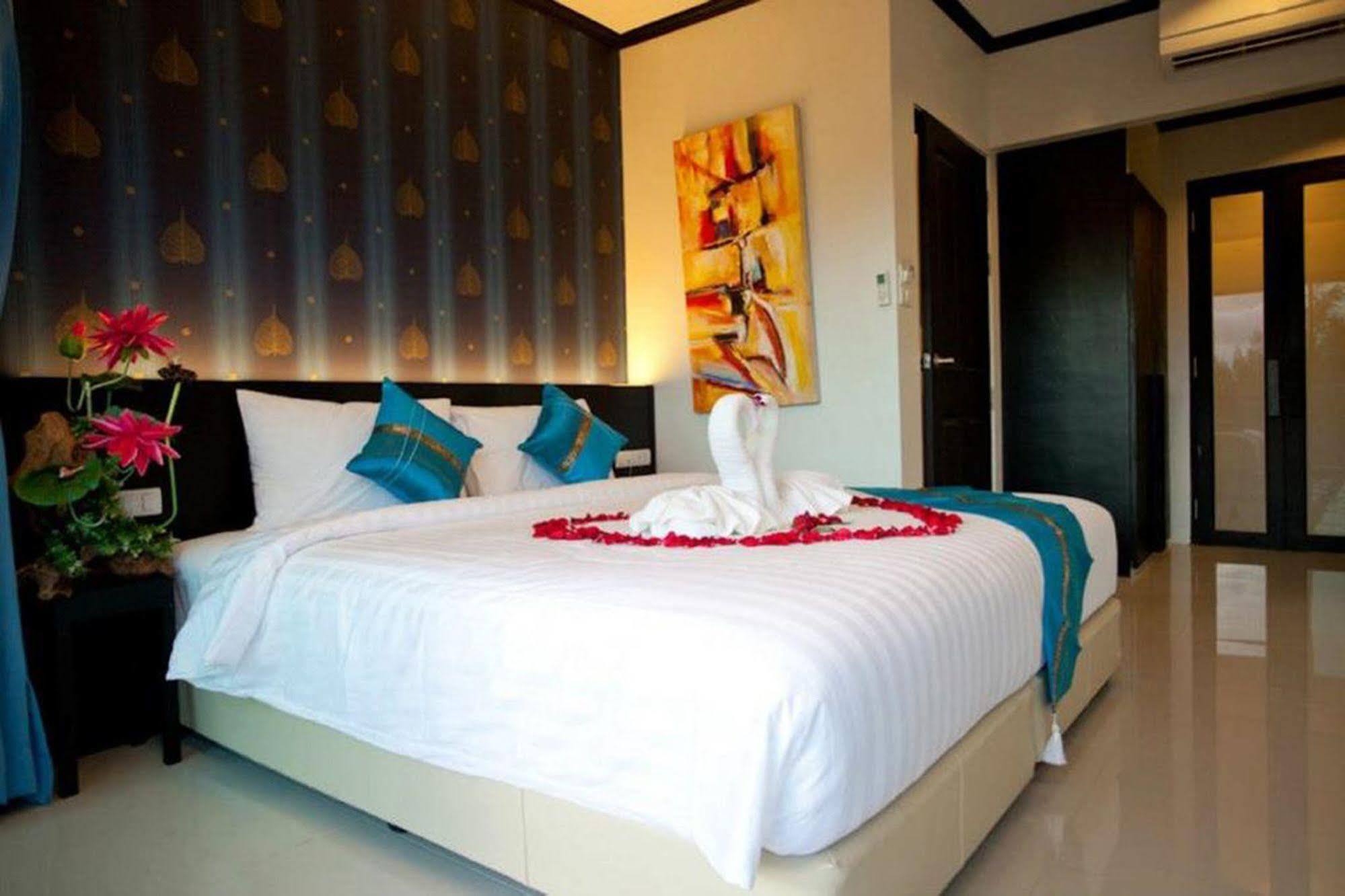 Kata Green Beach Hotel エクステリア 写真