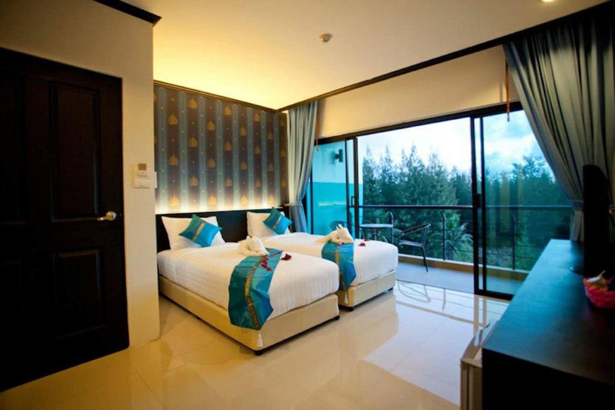 Kata Green Beach Hotel エクステリア 写真