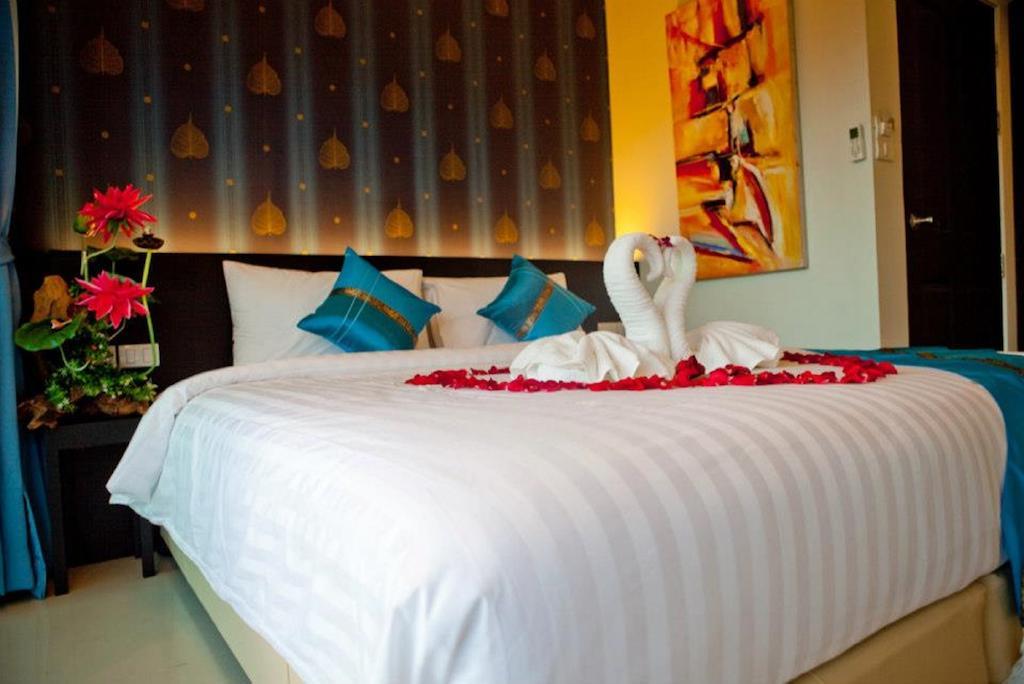 Kata Green Beach Hotel エクステリア 写真